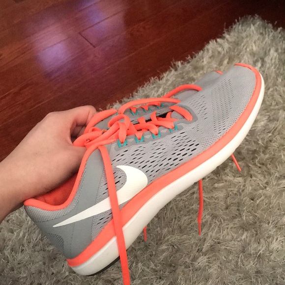 Nike Shoes - Picture 4 of 5